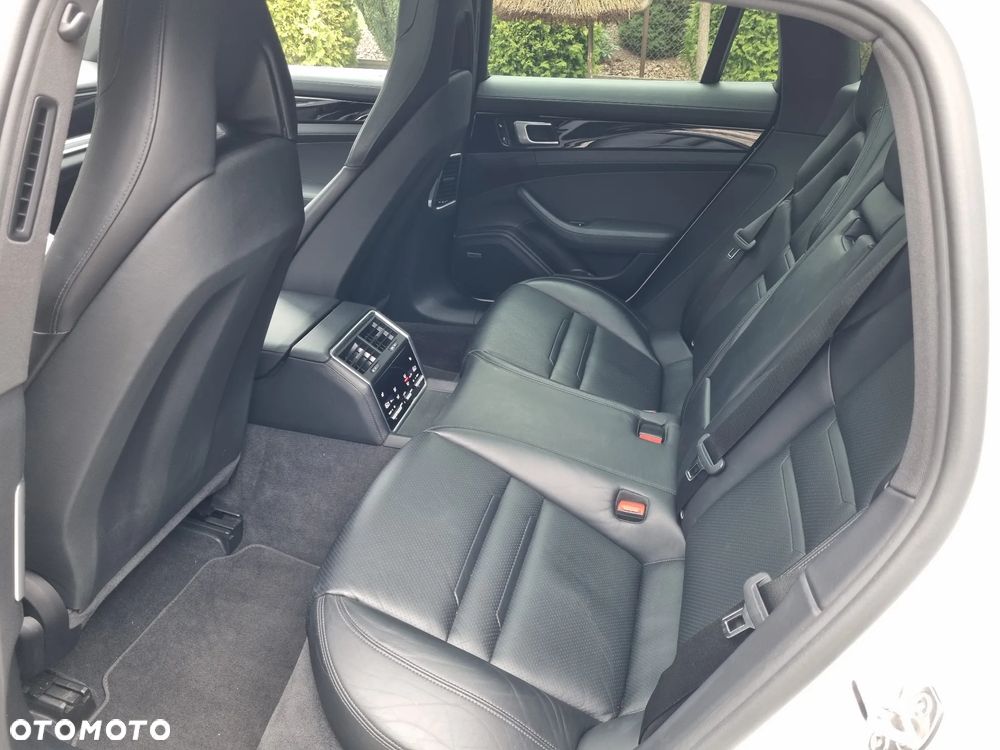 Porsche Panamera 4S Executive - 12