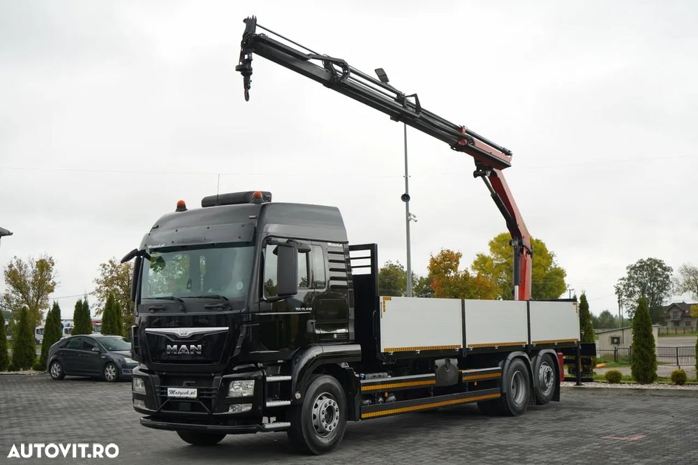 MAN TGS 26.440 / 6X2 / CAROSERIE 7,5 M / PUNTE RIDICATĂ + PALFINGER PK 18002 HDS / MAX. CAPACITATE DE RIDICARE: 6.000 KG / RADIOCOMANDĂ / ROTARE / I-PARK COOL / MANUALĂ / EURO 6 - 2