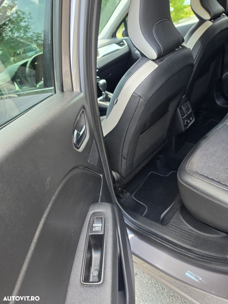 Renault Captur TCe Mild Hybrid 140 GPF TECHNO - 17