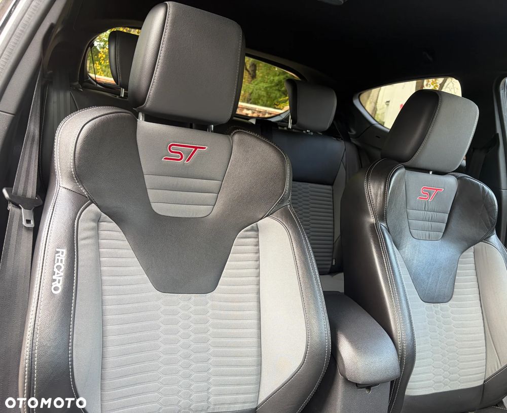 Ford Fiesta 1.6 EcoBoost mit Leder-Sport-Paket ST - 18