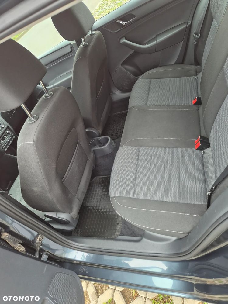 Skoda RAPID 1.2 TSI Ambition - 12