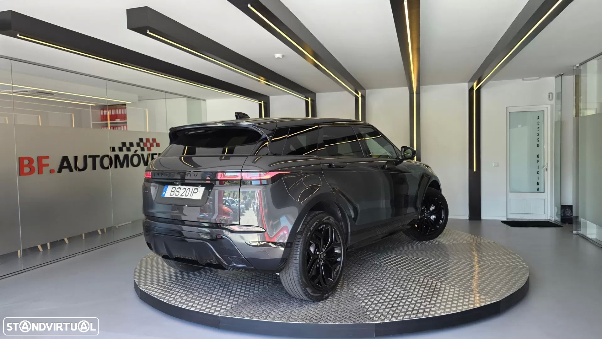 Land Rover Range Rover Evoque 2.0 D240 AWD R-Dynamic HSE Auto - 4
