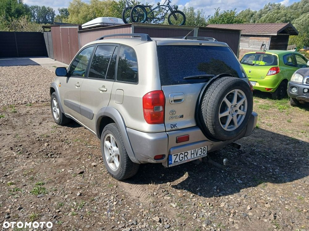 Toyota RAV4 D-4D 4x4 - 5