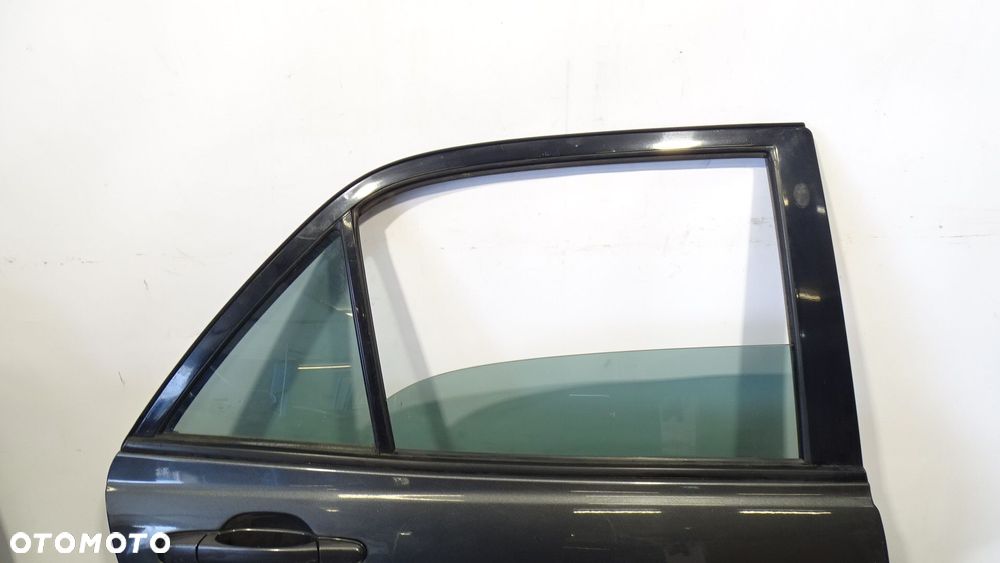 DRZWI PRAWY TYŁ LEXUS IS200 2.0 - 3
