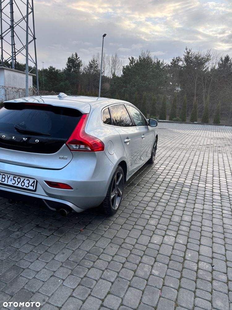 Volvo V40 D2 R Design - 10