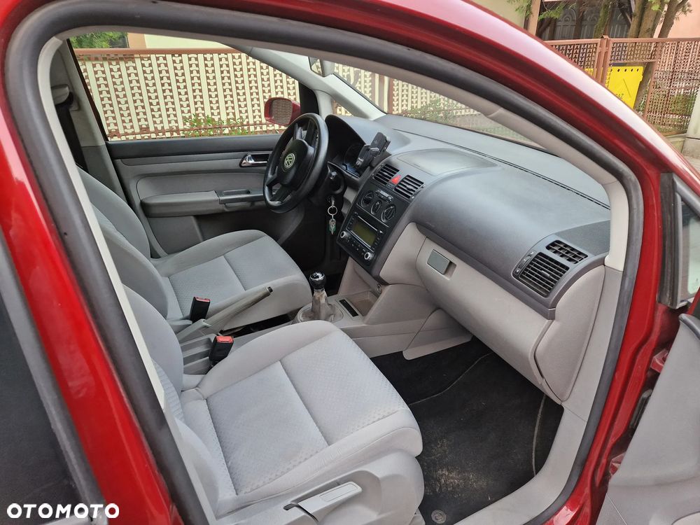 Volkswagen Touran - 14