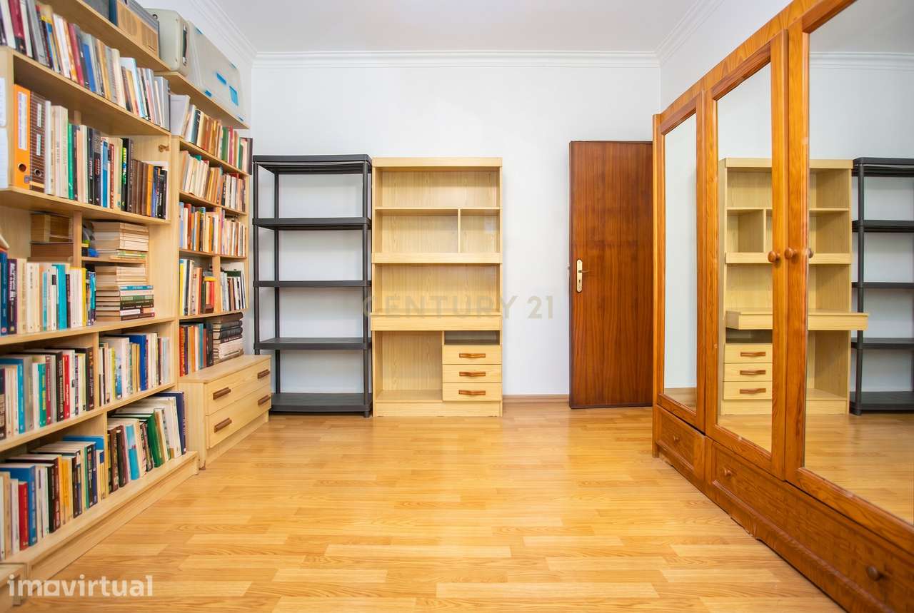T2 com Excelente Potencial de Investimento na Arrentela, Seixal - Grande imagem: 5/21