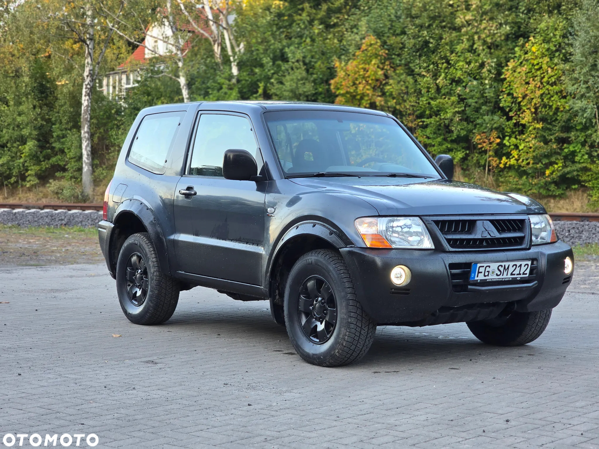 Mitsubishi Pajero - 2