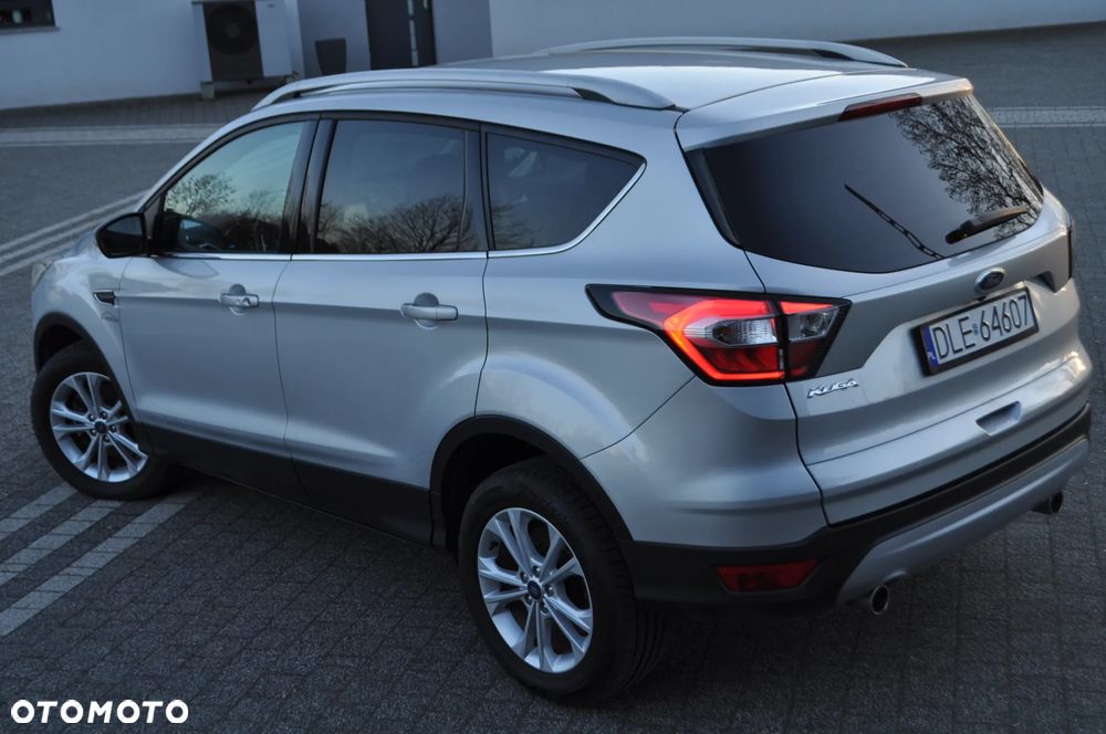 Ford Kuga 2.0 TDCi 2x4 Titanium - 40