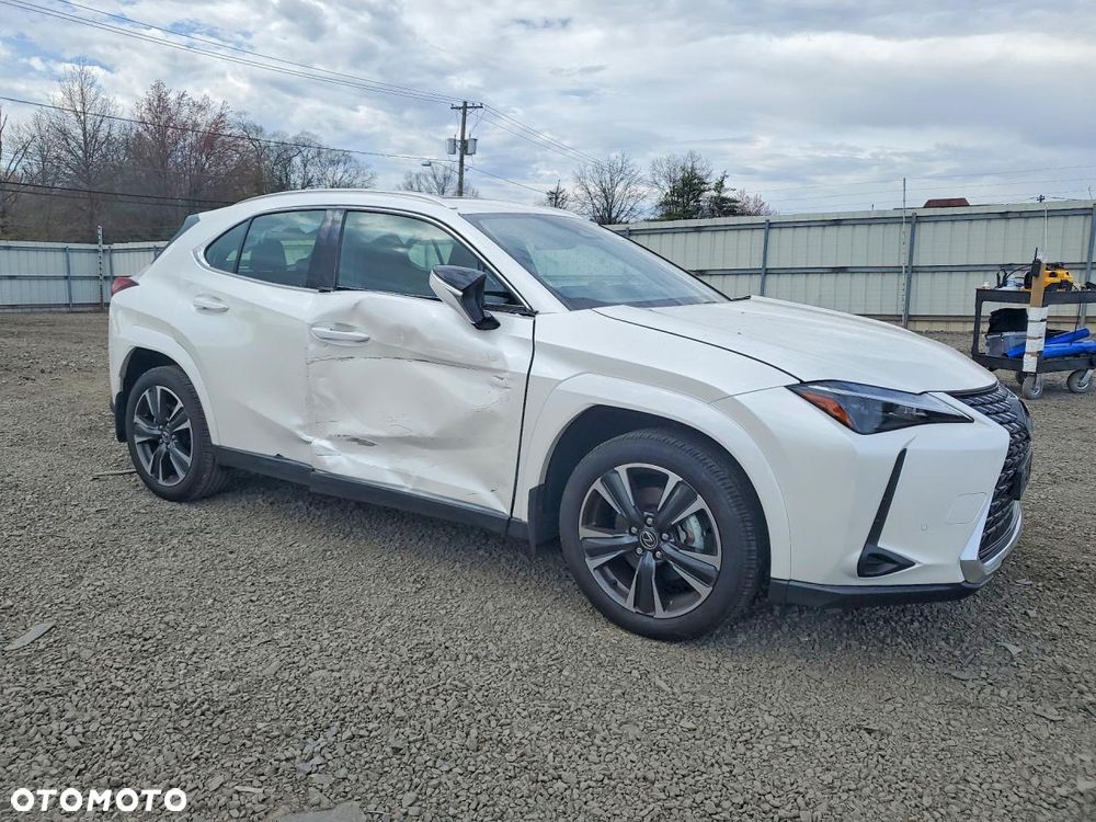 Lexus UX - 5