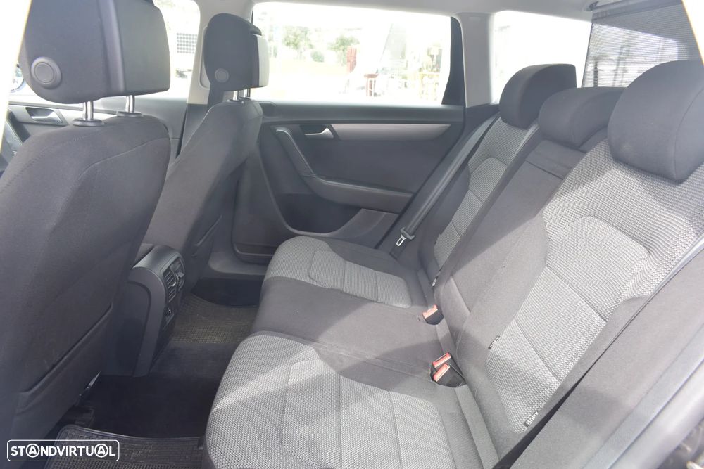 VW Passat Variant 1.6 TDI BlueMotion - 16