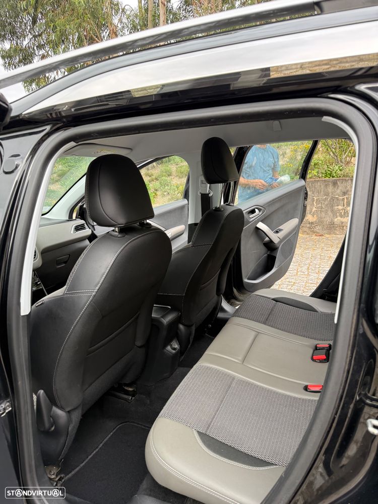 Peugeot 2008 1.2 PureTech Allure - 10