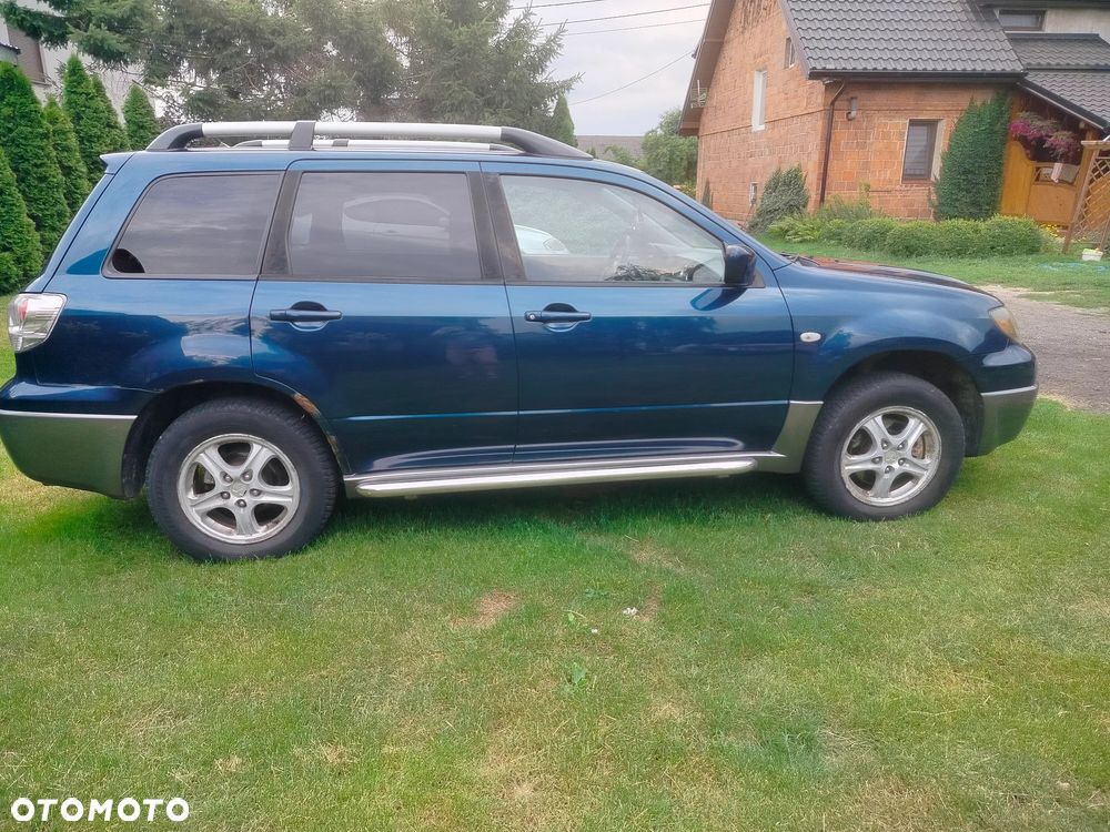 Mitsubishi Outlander 2.0 Comfort 4WD - 7