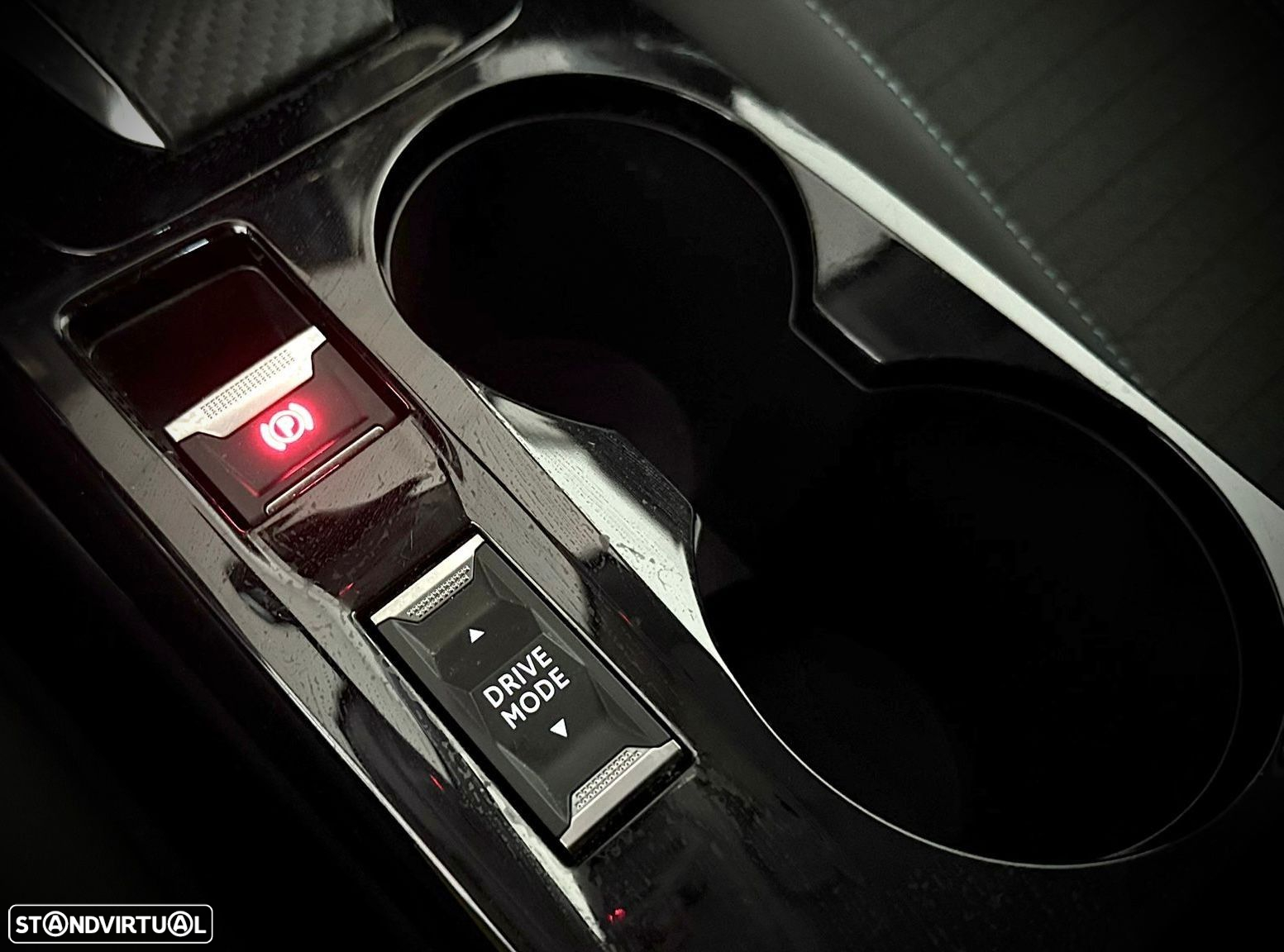 Peugeot 2008 1.2 PureTech Allure EAT8 - 17