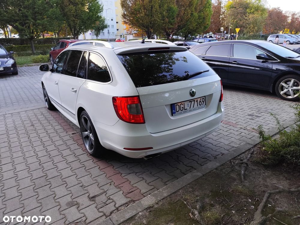 Skoda Superb 2.0 TDI Elegance DSG - 27