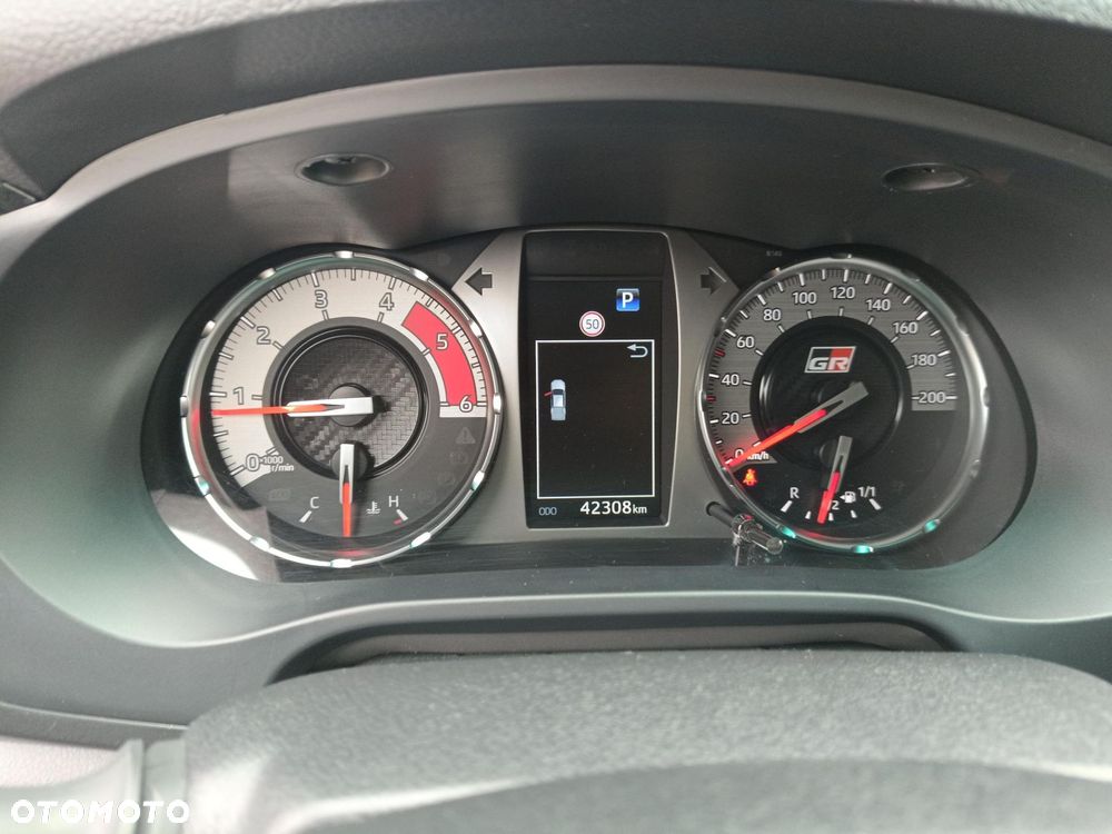 Toyota Hilux 2.8 D-4D Double Cab GR Sport 4x4 - 12