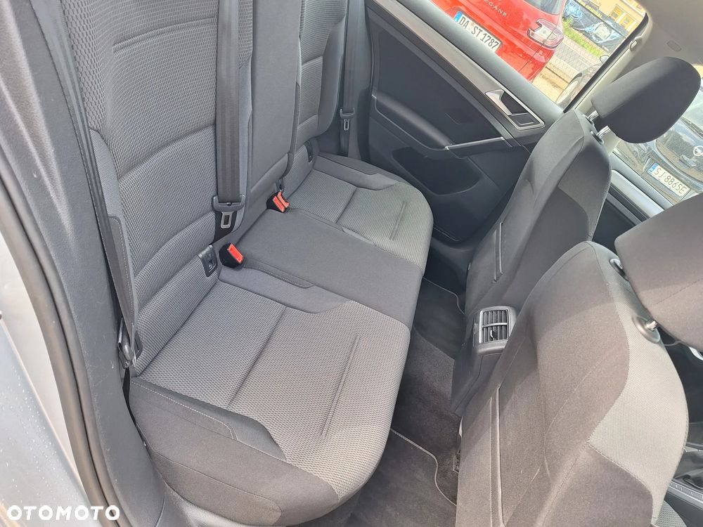 Volkswagen Golf 1.6 TDI DPF BlueMotion Technology Style - 25