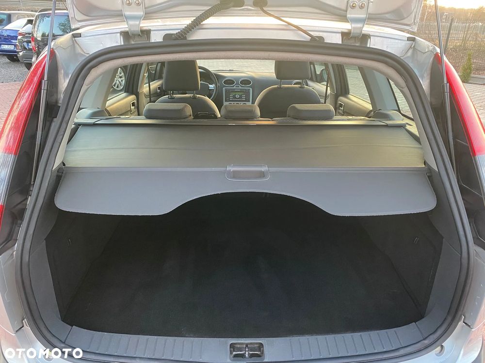 Ford Focus 1.6 16V Fun X - 10