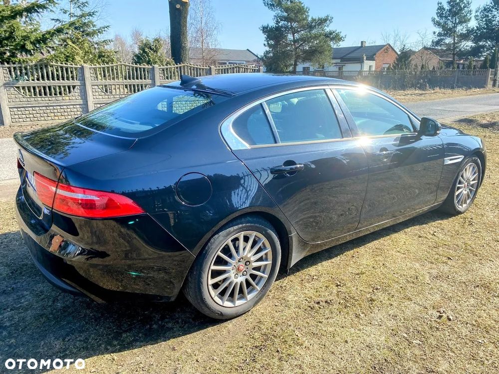Jaguar XE - 3