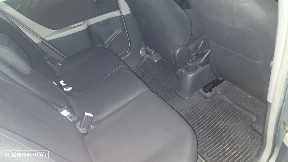 Toyota Yaris 1.0 VVT-i AC Manual - 5