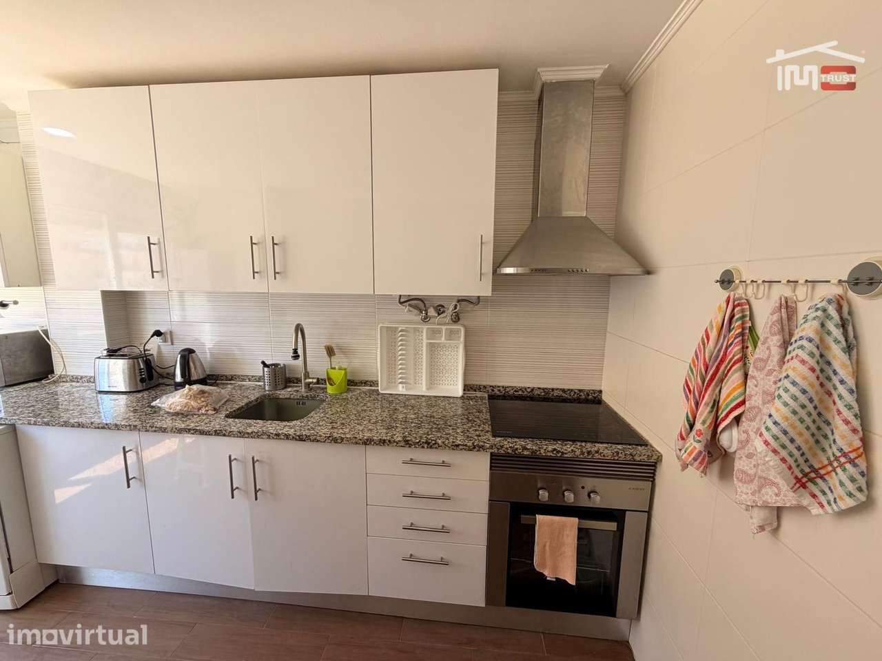 Excelente Apartamento T2 Rés de Chão, todo remodelado ao pé do Cont... - Grande imagem: 3/33