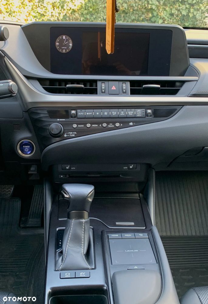 Lexus ES 300h Business Edition - 19