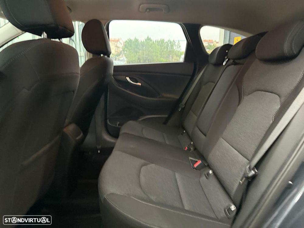 Hyundai i30 SW 1.6 CRDi Style Plus - 31
