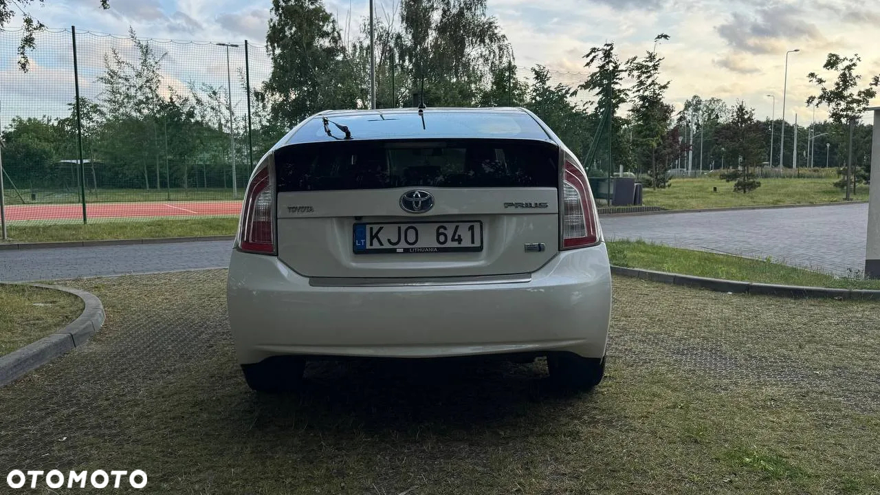 Toyota Prius (Hybrid) Executive - 2