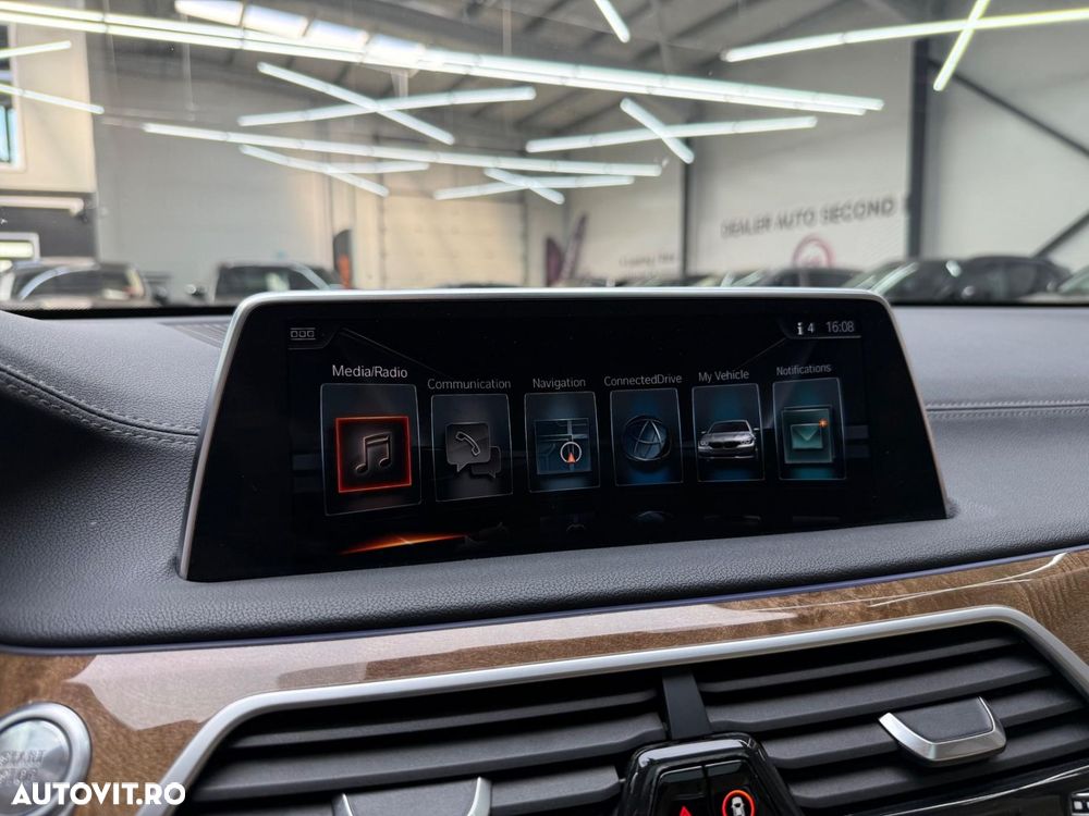 BMW Seria 7 740e iPerformance - 19
