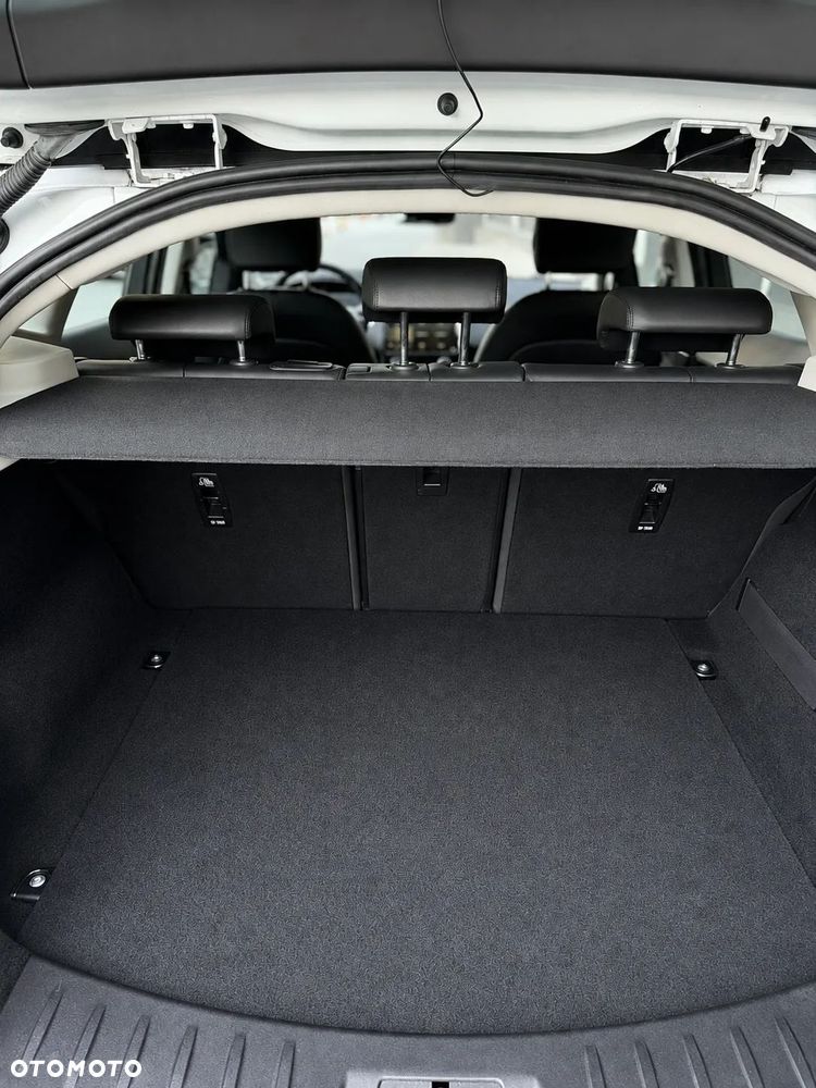 Jaguar E-Pace 1.5 P160 mHEV S - 18