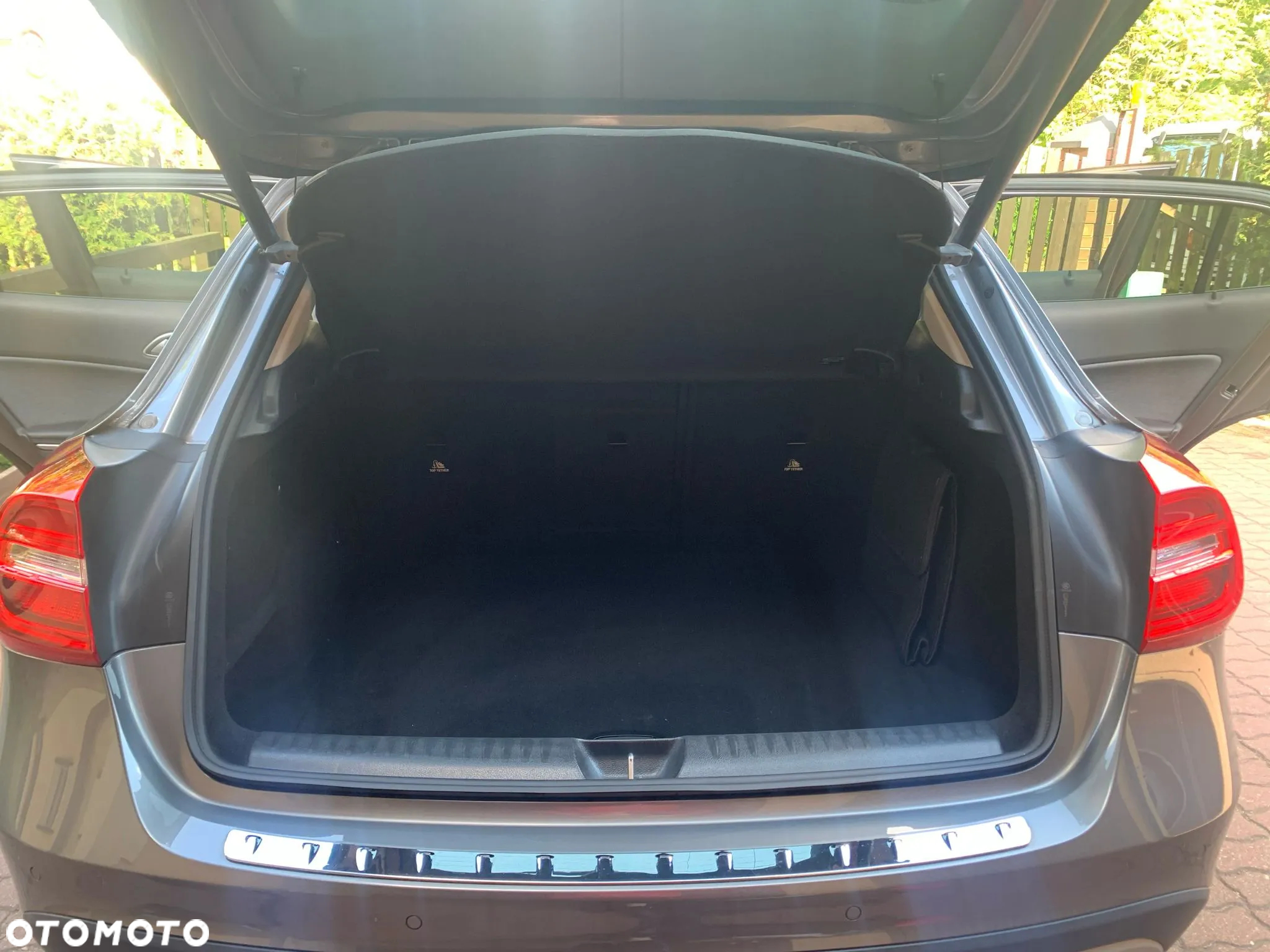 Mercedes-Benz GLA - 12