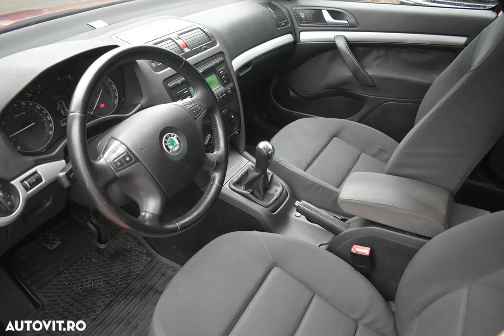 Skoda Octavia 1.6 Ambiente - 12