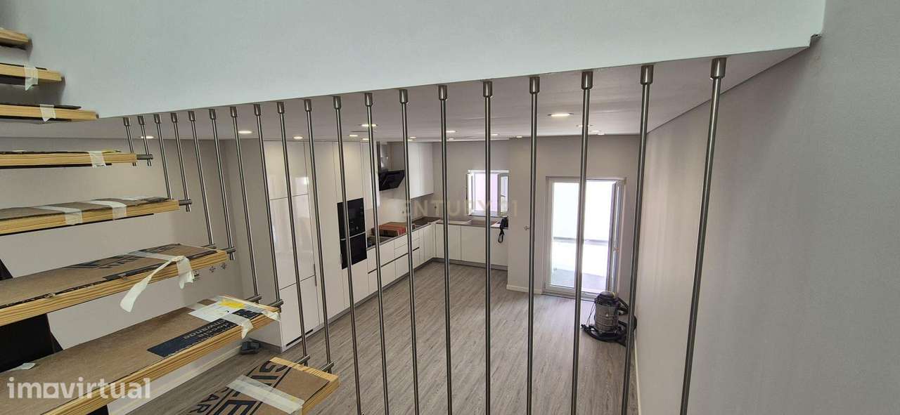 Moradia T4 Duplex com Logradouro e Sótão - Próximo aos Barcos - Grande imagem: 2/27