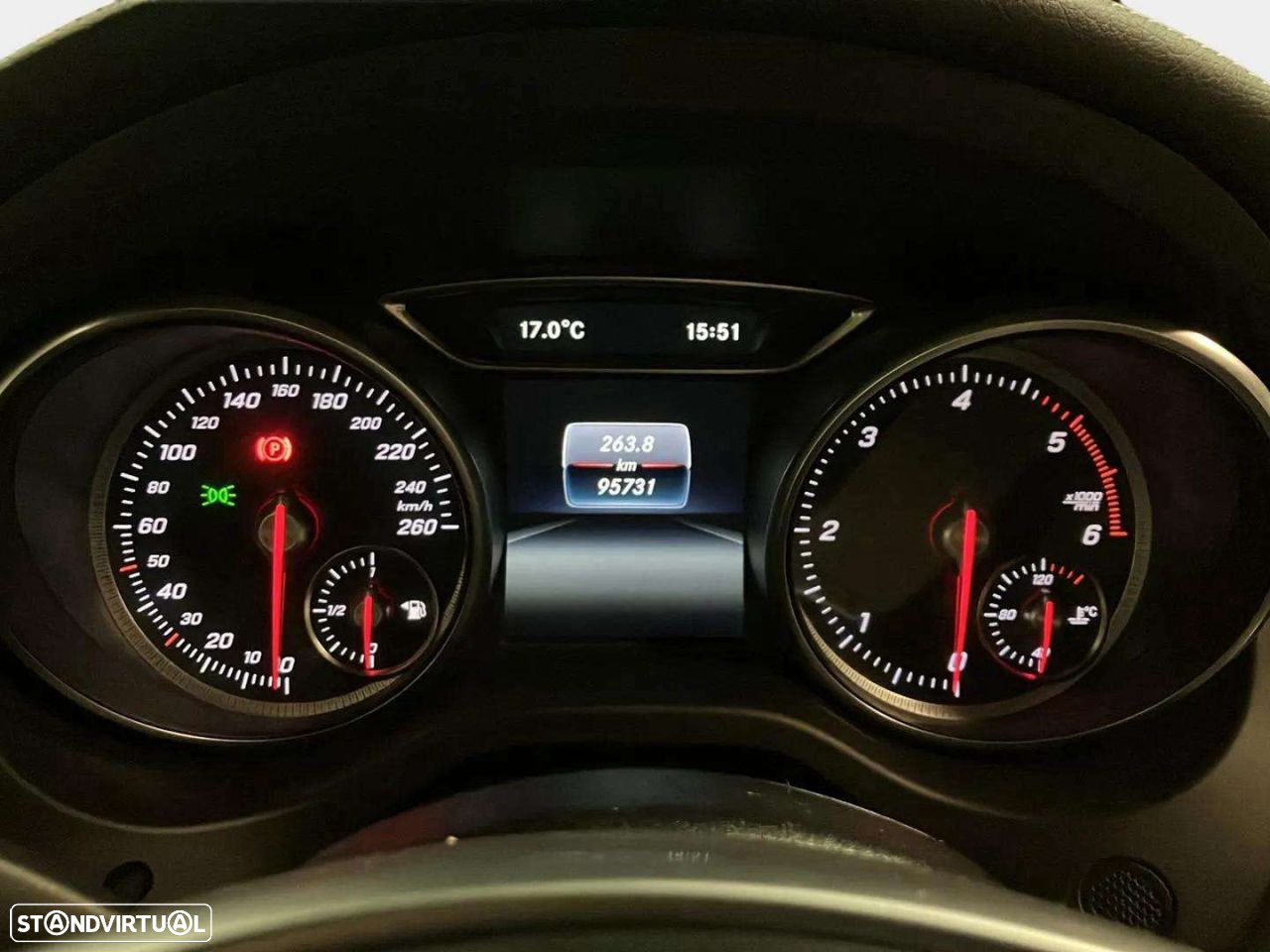 Mercedes-Benz CLA 180 d Shooting Brake AMG Line - 16