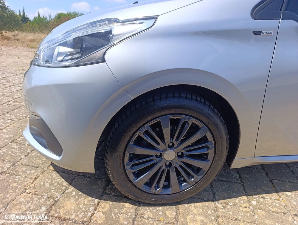 Peugeot 208 1.2 PureTech Style - 9