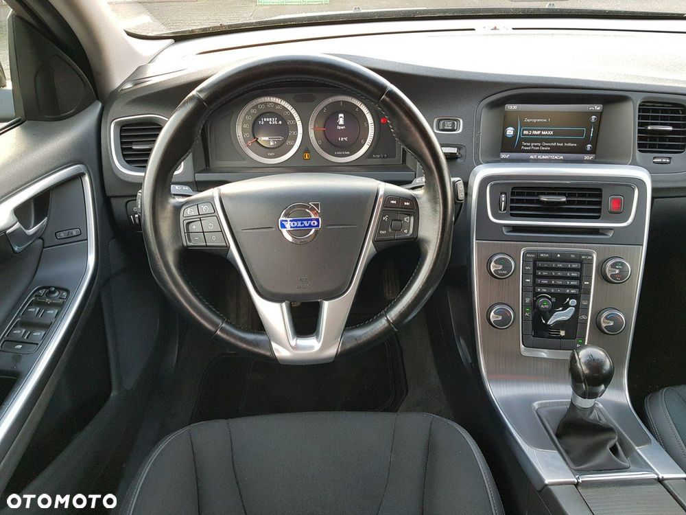 Volvo V60 D4 Momentum - 13