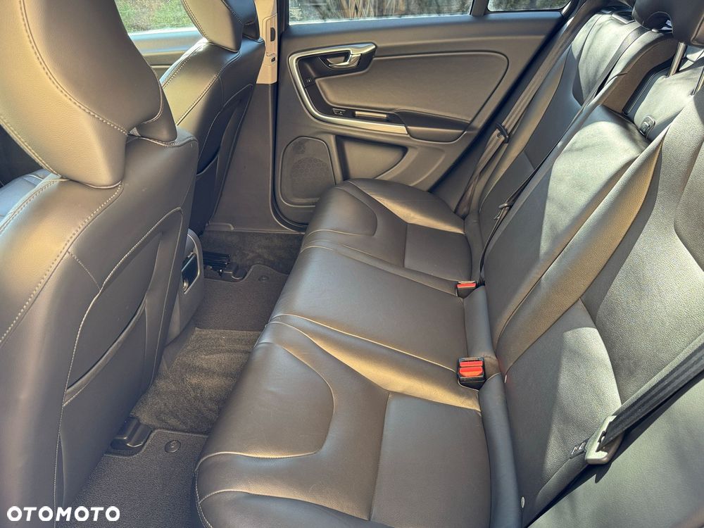 Volvo V60 Cross Country D3 Geartronic Kinetic - 9