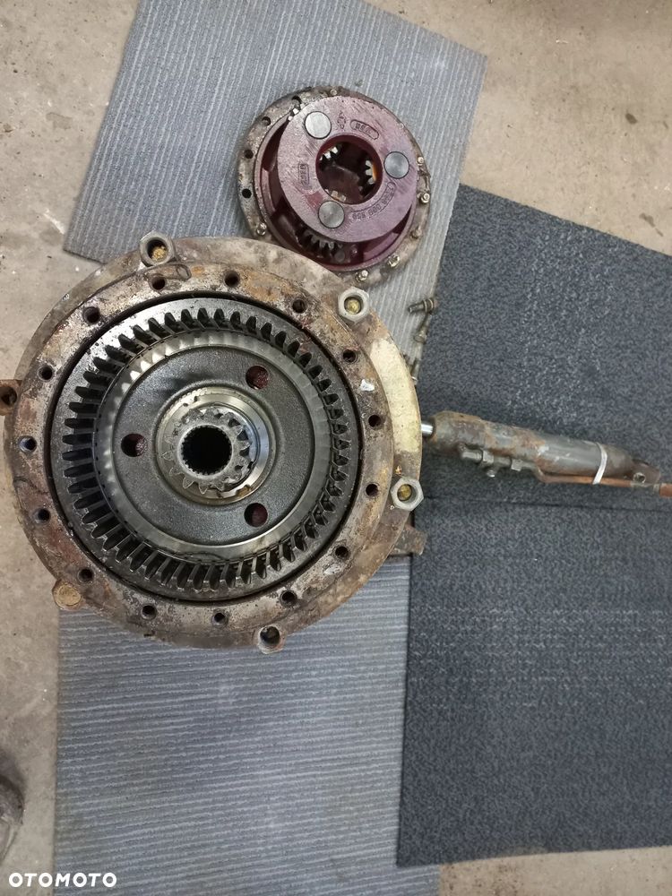 Części Renault 106.54,110.54,120.54,133.54,145.54,155.54 Półoś,krzyżak Z32,Z29,układ planetarny,kosz,zwolnica,pokrywa,bieżnia,obudowa 7700609283,Opryskiwacz Matrot satelita 18z,koło zębate  układu planetarnego 52z ATAK kołoataku wałek ataku 9x34  obudowa mostu reference,zwrotnica,łoże,podpora mostu,kołyska - 5