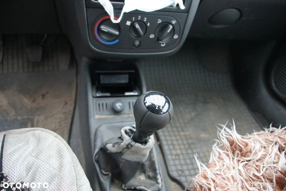 Auto na części - Opel Corsa C Lift 1.2 80 KM Z12XEP F13 4OU 2004R Silnik Skrzynia Drzwi Maska Błotnik Klapa Zderzak Lusterko Lampa Klamka Szyba Deska Kokpit Sterownik Moduł Czujnik Licznik Panel Wyświetlacz Kierownica - 14