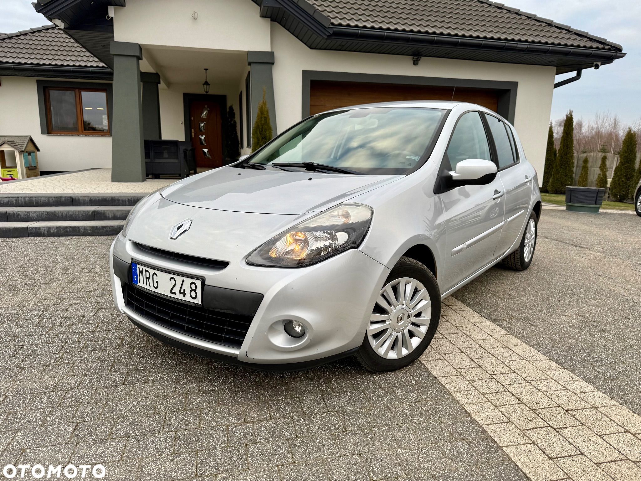 Renault Clio 1.2 16V Intens - 1