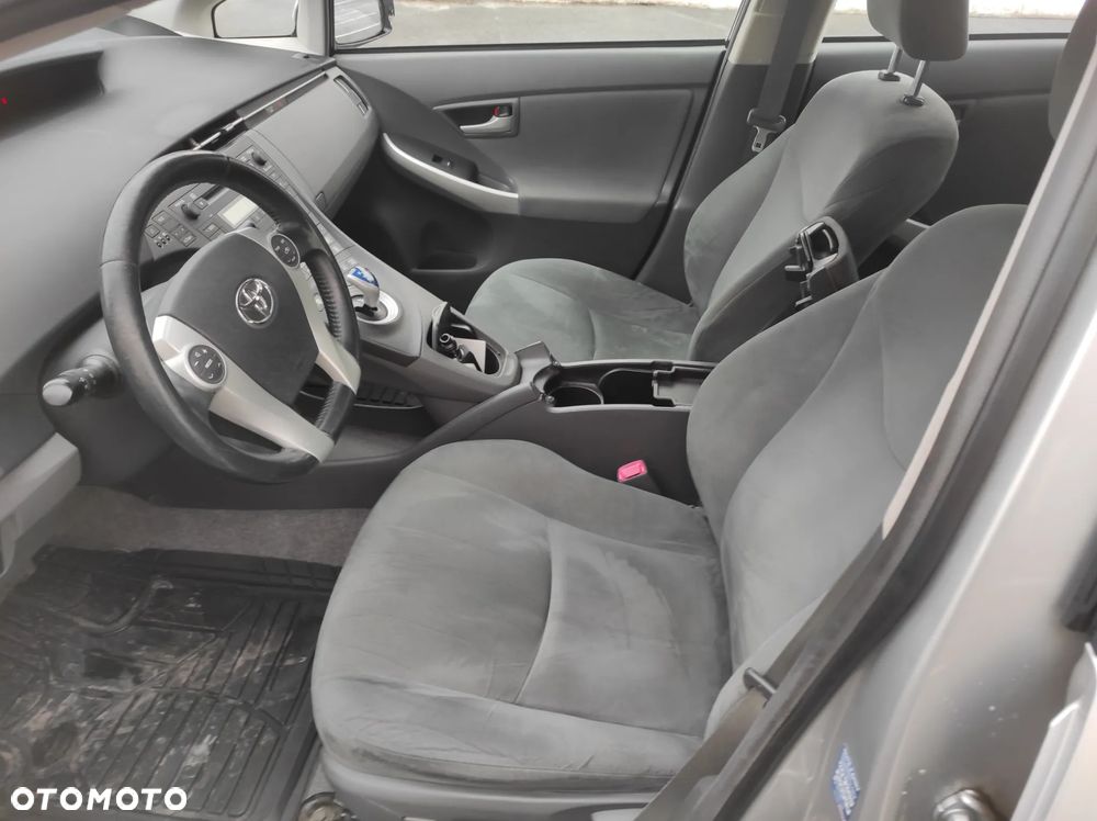 Toyota Prius (Hybrid) Life - 19