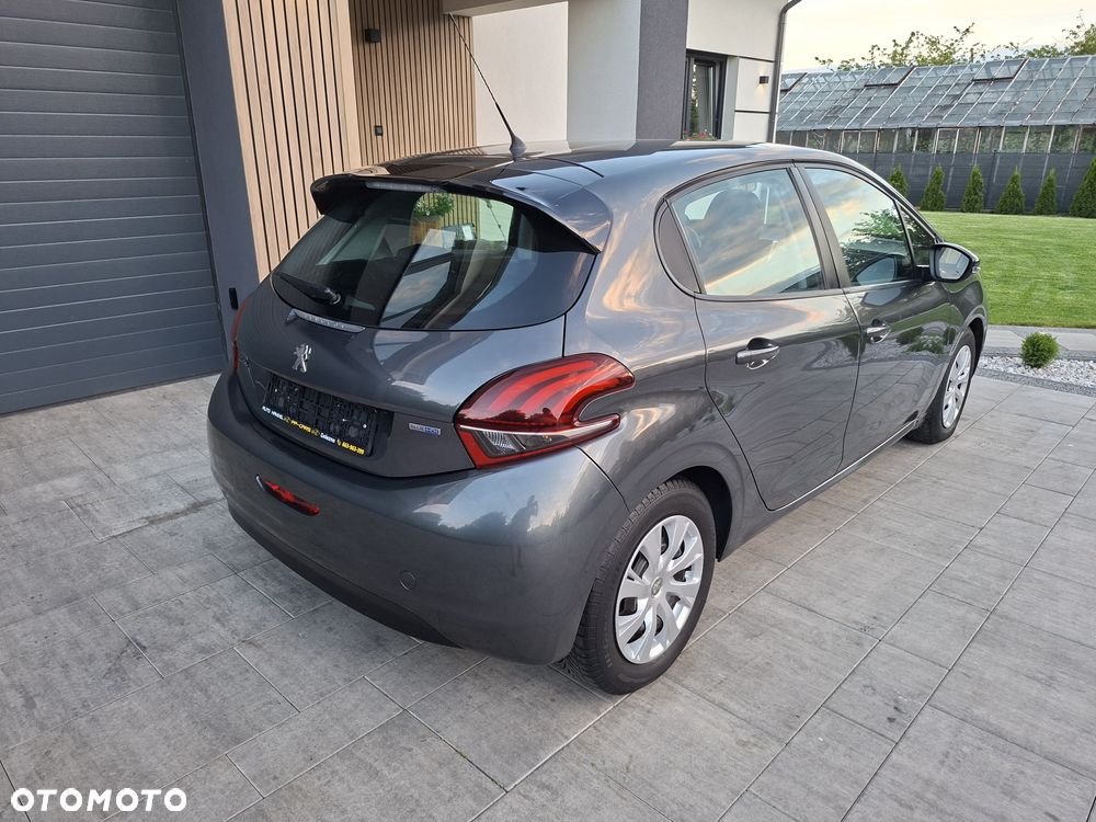 Peugeot 208 - 13