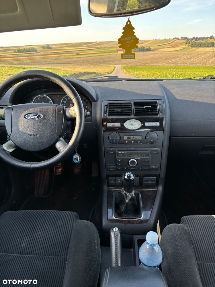 Ford Mondeo 2.0 Ghia - 8