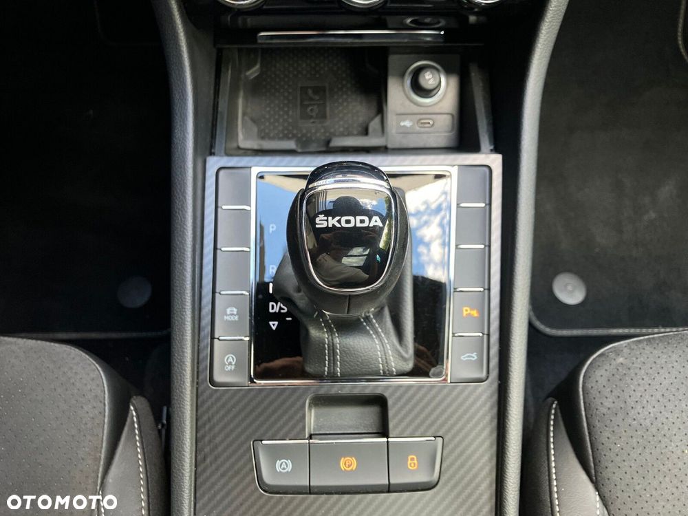 Skoda Superb 2.0 TDI SCR Sportline DSG - 24