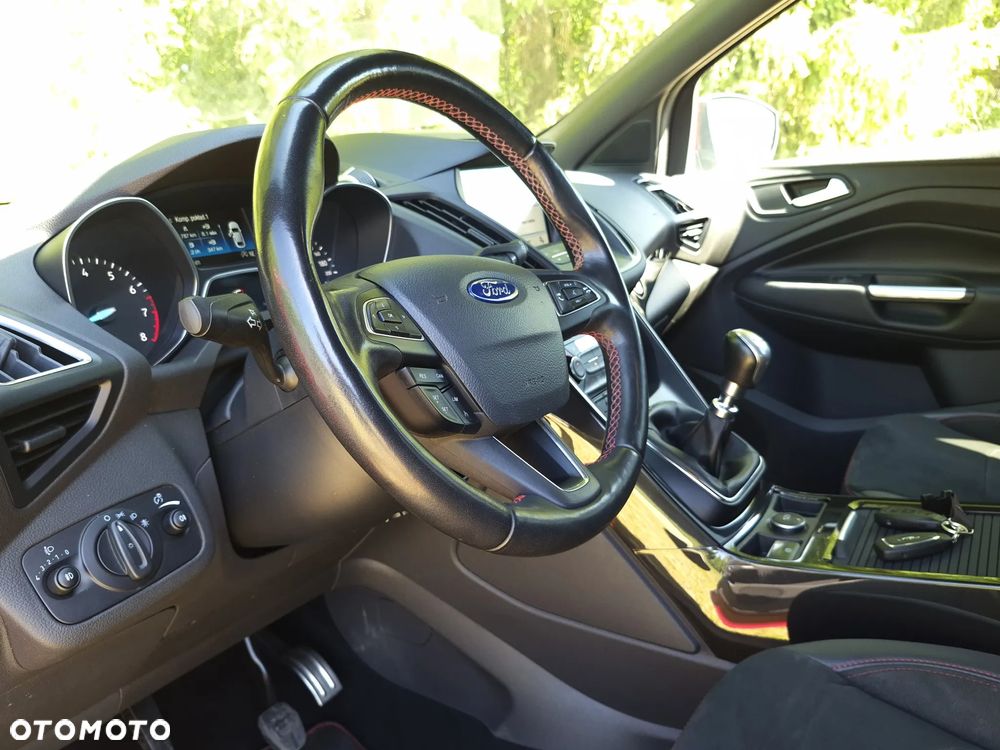 Ford Kuga 1.5 EcoBoost 2x4 ST-Line - 6