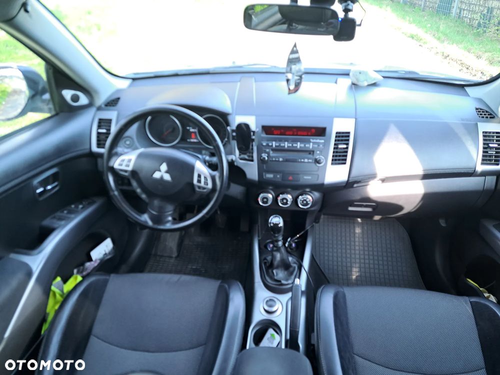 Mitsubishi Outlander 2.0 DID Intense + - 10