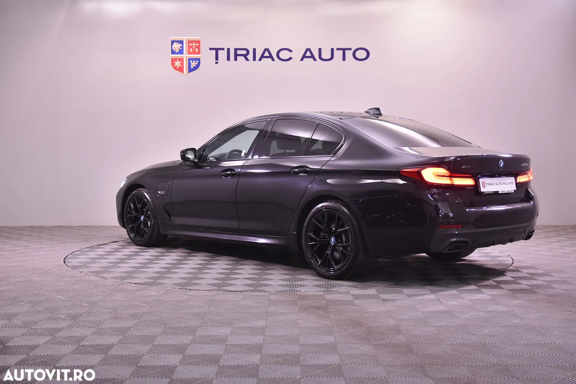 BMW Seria 5 530e xDrive Aut. - 3