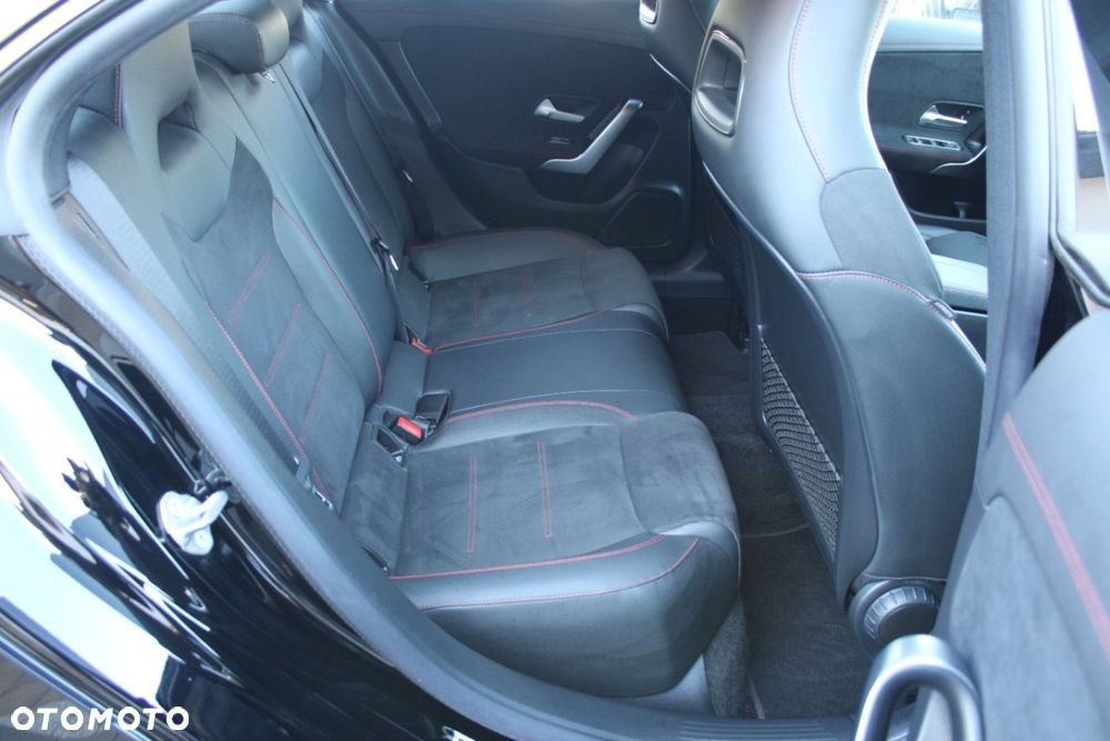 Mercedes-Benz CLA - 31