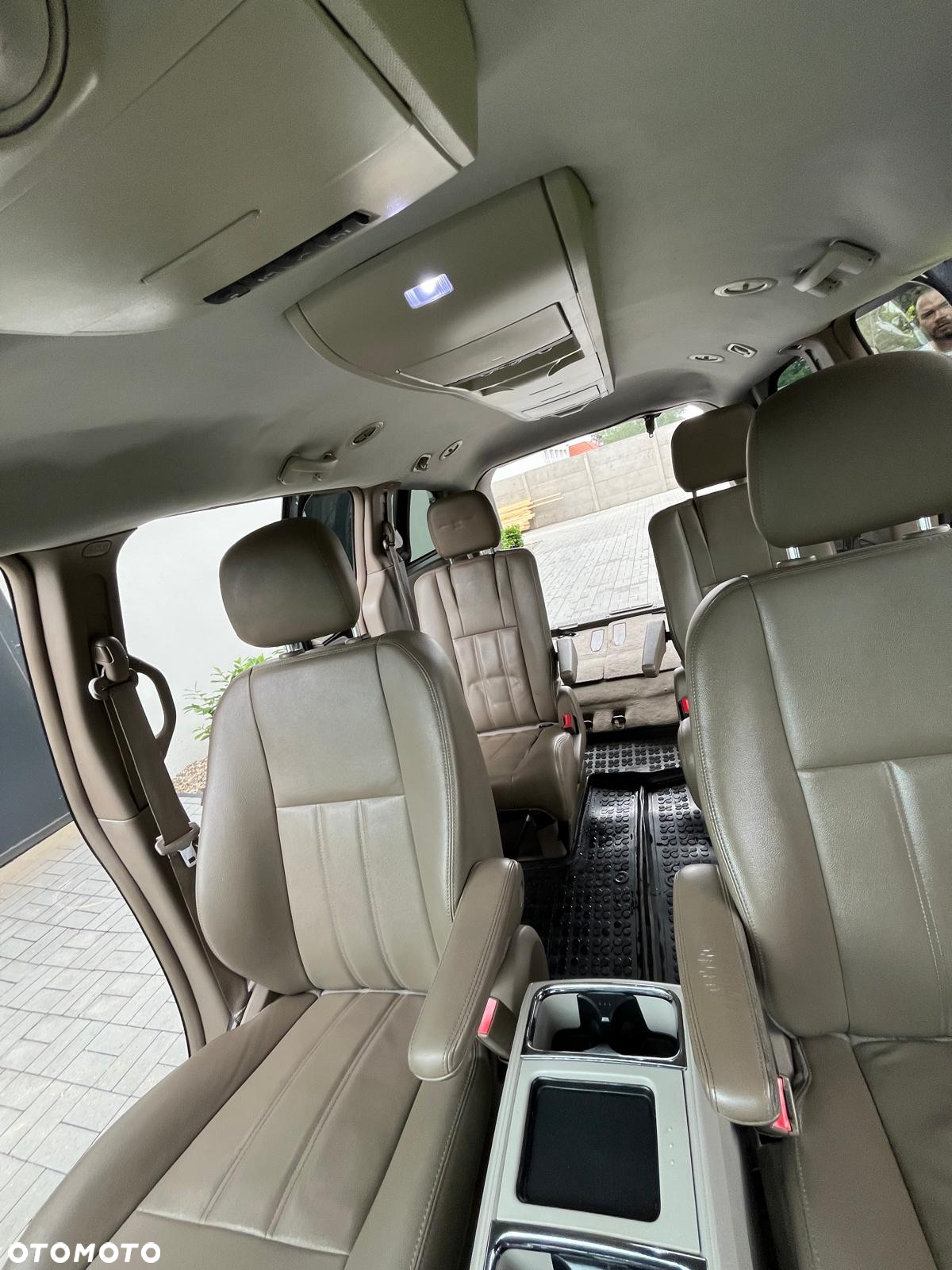 Chrysler Town & Country 3.6 Touring - 14