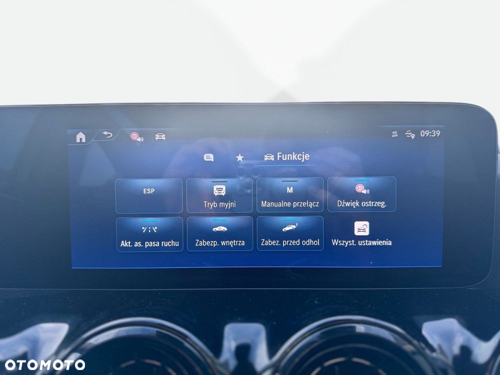 Mercedes-Benz GLA 180 - 19